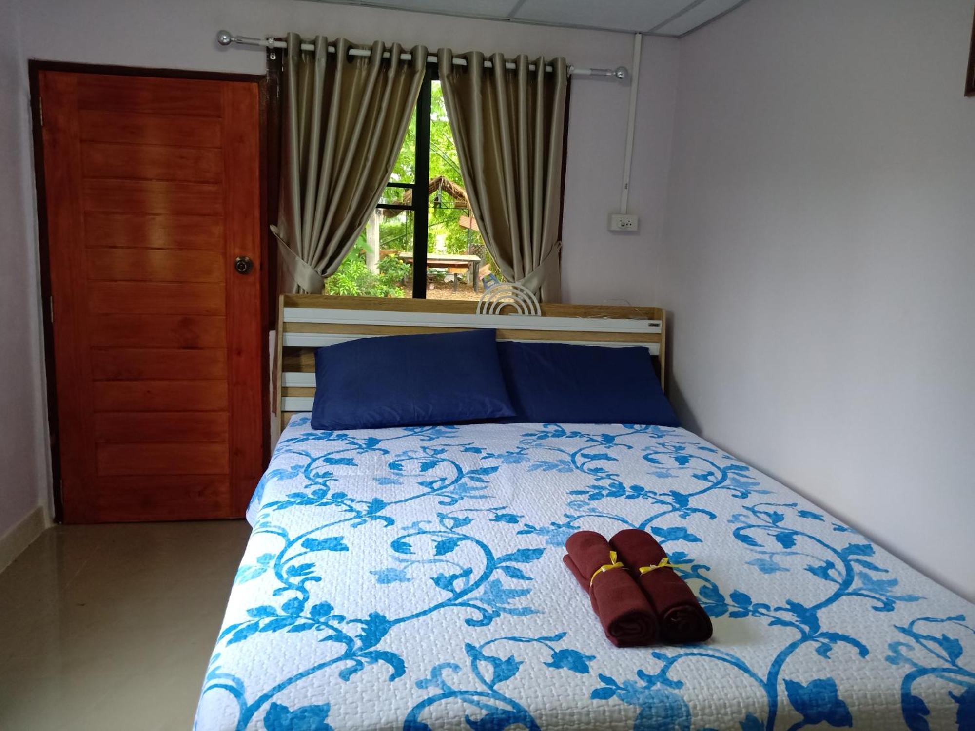 เฮือนน้ำน่าน House By The River Nan Утрадит Екстериор снимка