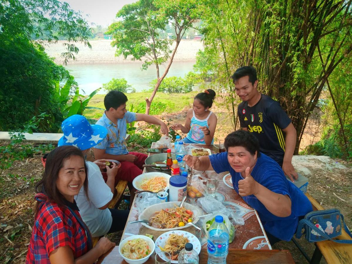 เฮือนน้ำน่าน House By The River Nan Утрадит Екстериор снимка